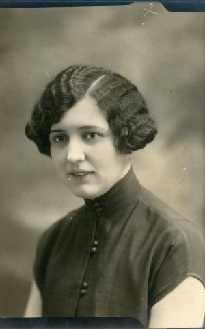 Hilda (Kleinhenz) Creeden. undated. Suspected 1927. Hilda is the sister of my grandmother Alfrida (Kleinhenz) Willke.